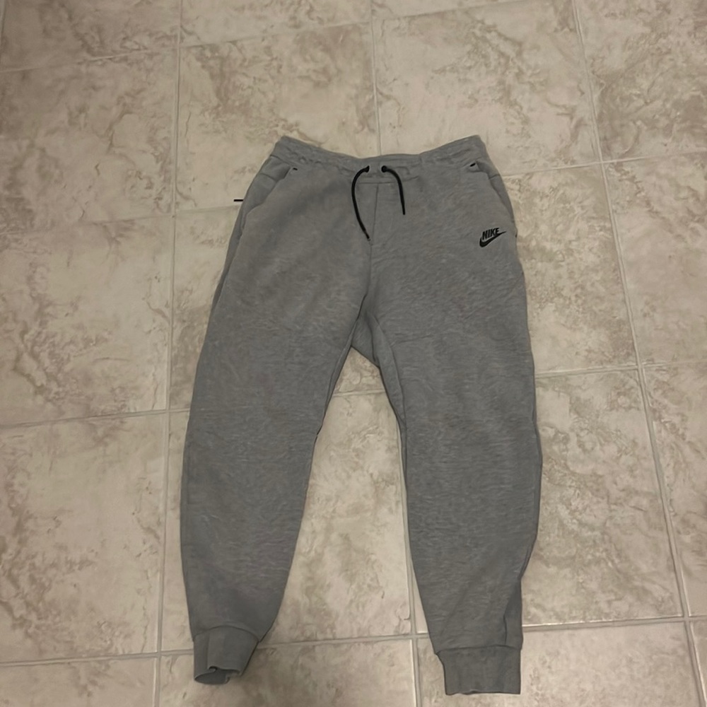 nike tech fleece joggers size medium